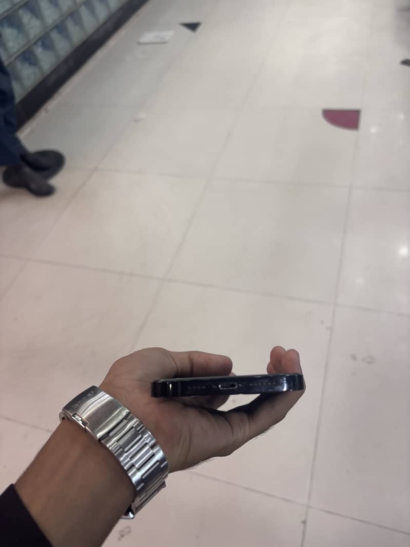 Apple iPhone 14 Pro Max 4