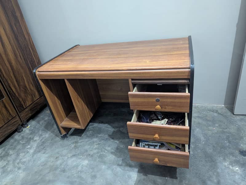 Computer table 3