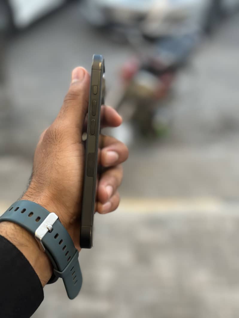 Apple iPhone 15 Pro 1