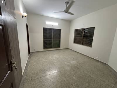 12 MARLA 4 BEDROOM HOUSE AVAILABLE FOR RENT