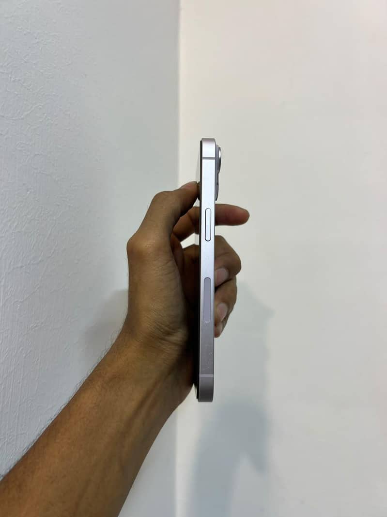 Apple iPhone 14 3