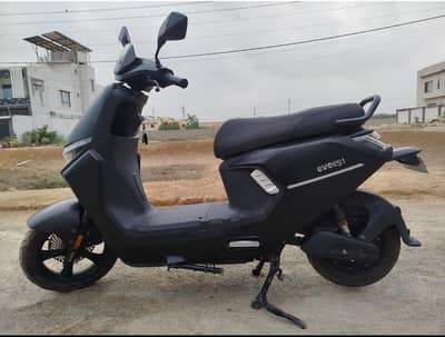 Evee S1 Electric Scooty - May 2025 - Mint Condition - 400 KM Driven