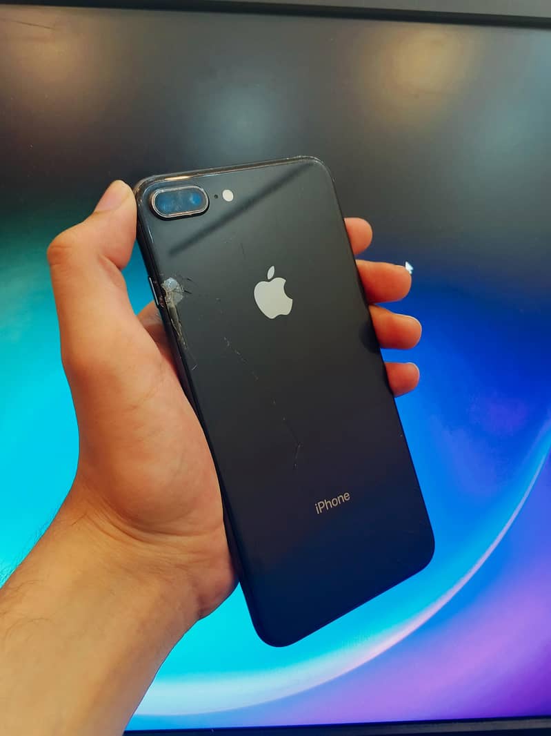 Apple iPhone 8 Plus 3