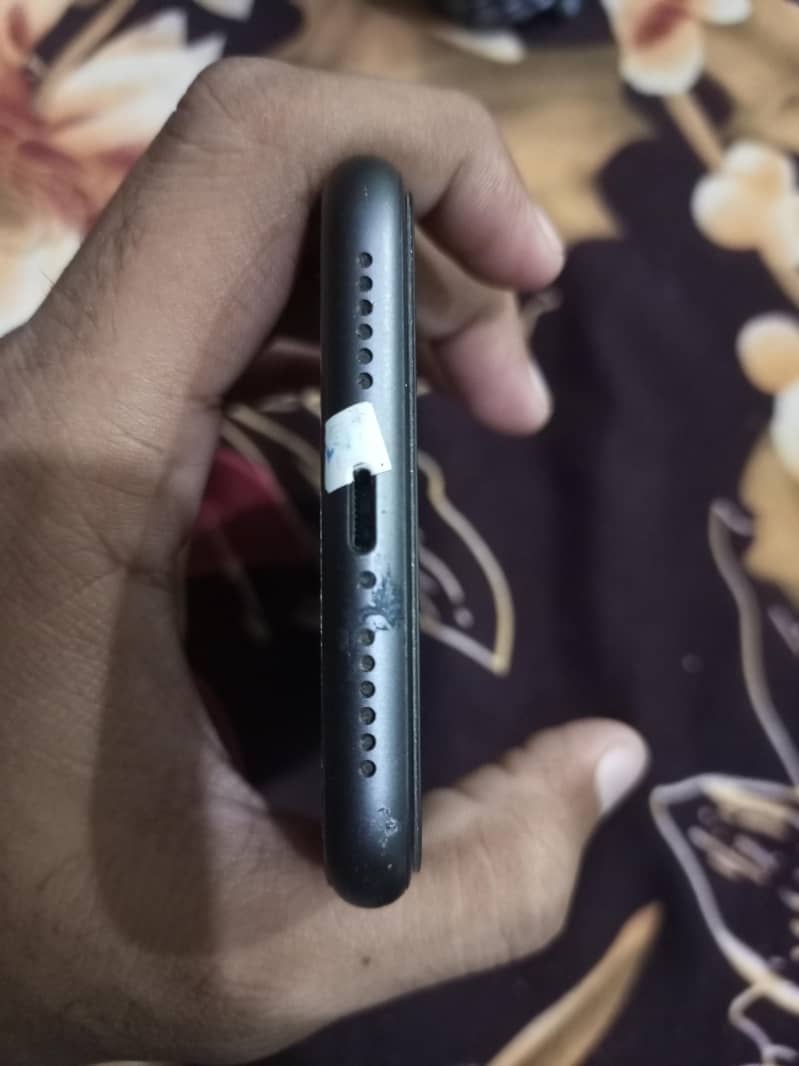 Apple iPhone 11 3
