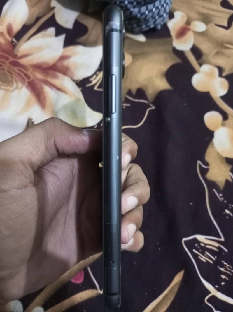 Apple iPhone 11 4