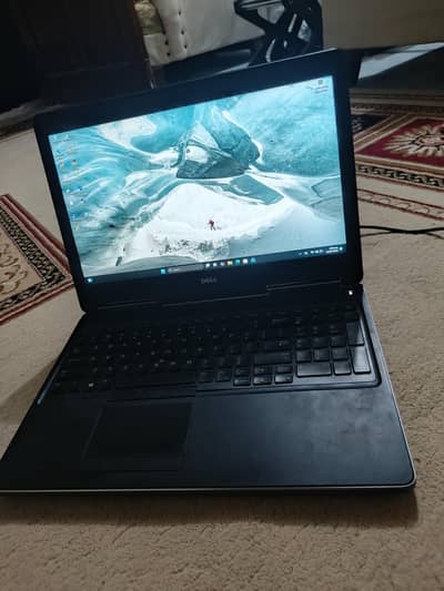 Dell precision 7510 6th Gen 8Gb Ram 256 GB ssd