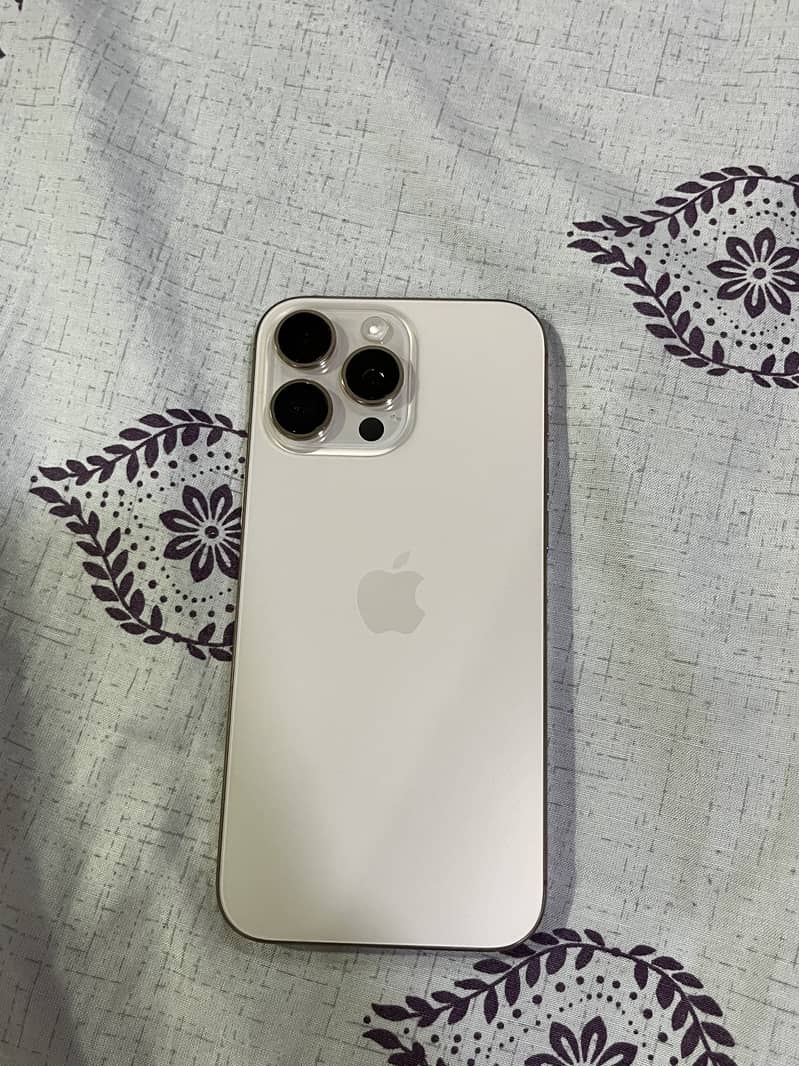 Apple iPhone 16 Pro Max 2
