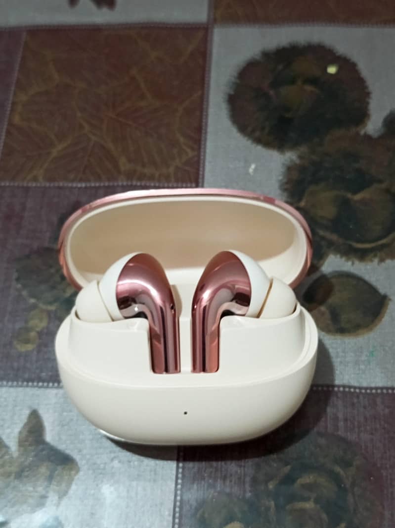 Pro 4 earbuds 3