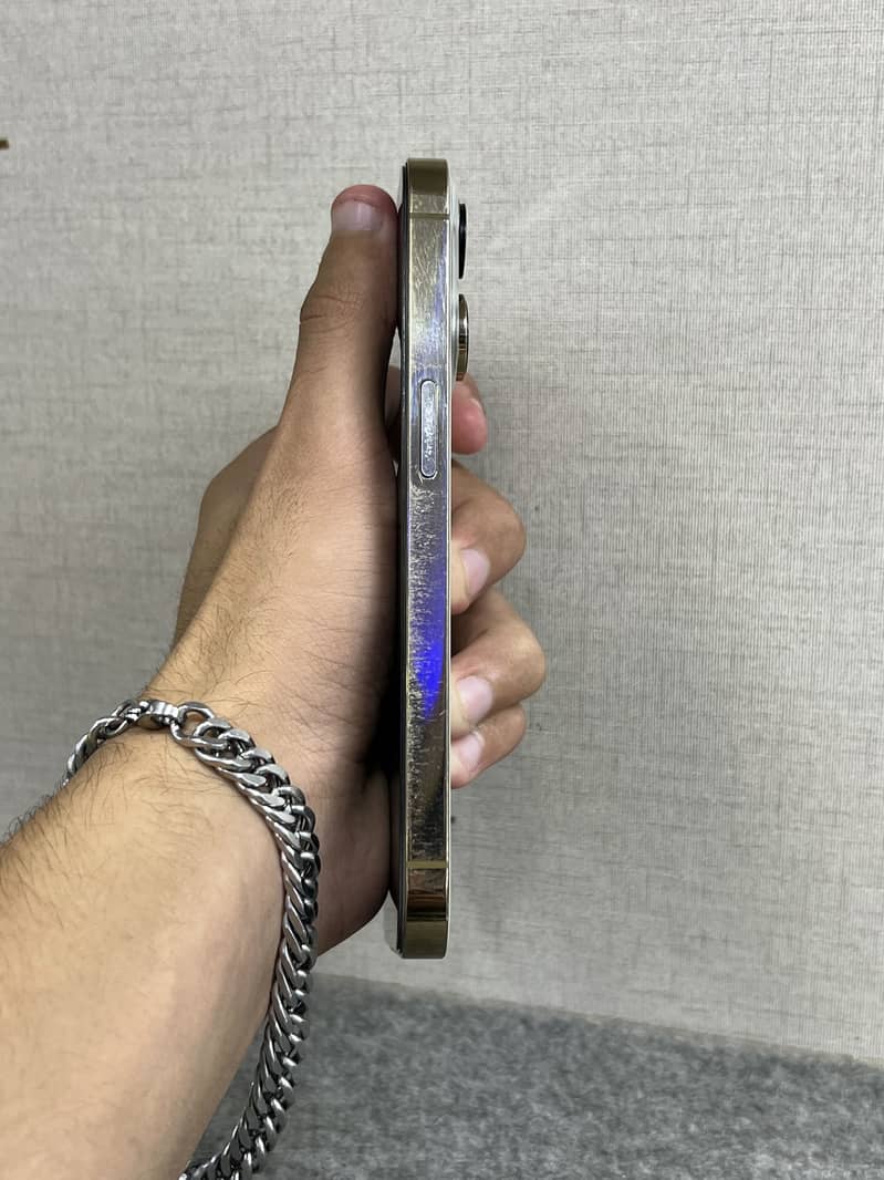 iPhone 14 Pro 4
