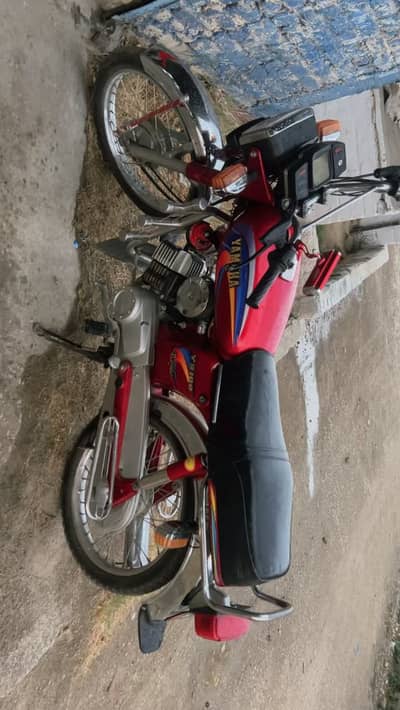 Yamaha2004 model for sale all ok avery thing working condition