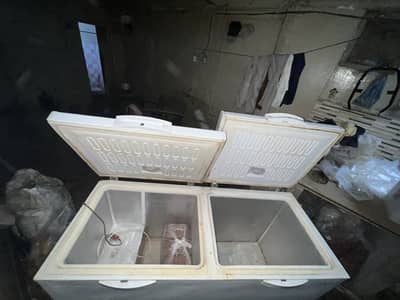 Assalamo alikum I am selling freezer good condition hai bilkul ok he