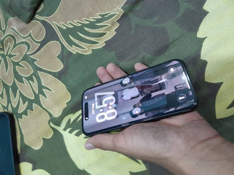Apple iPhone 16 1