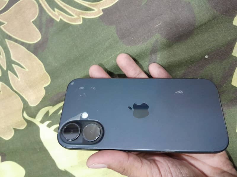 Apple iPhone 16 3