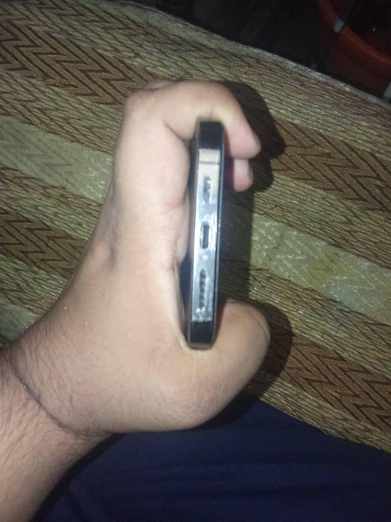 Apple iPhone 13 Pro Max 2