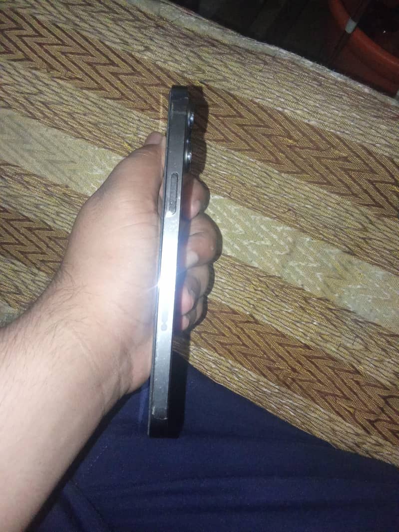 Apple iPhone 13 Pro Max 4