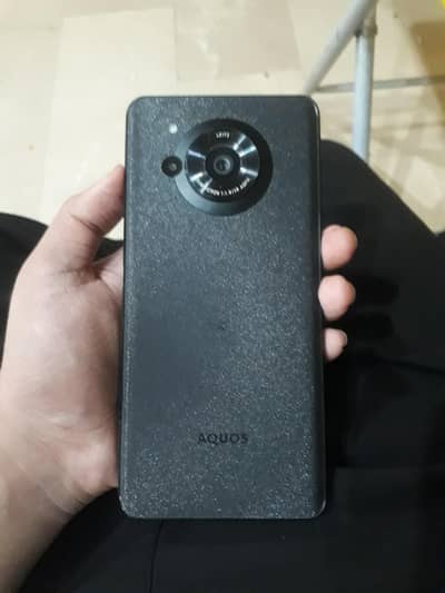 Sharp Aqous R7 - 12 GB RAM - 256 GB ROM