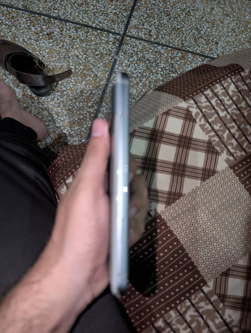 Google Pixel 8 4