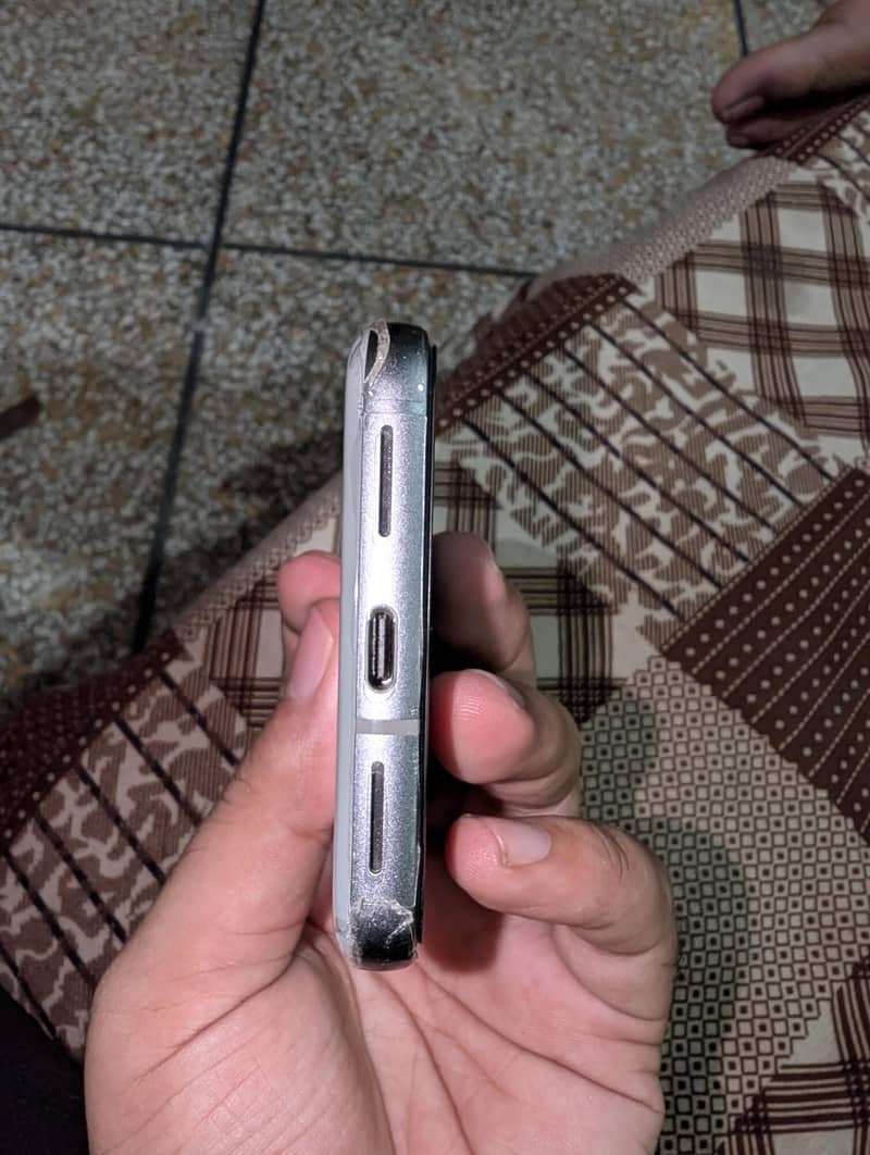 Google Pixel 8 5