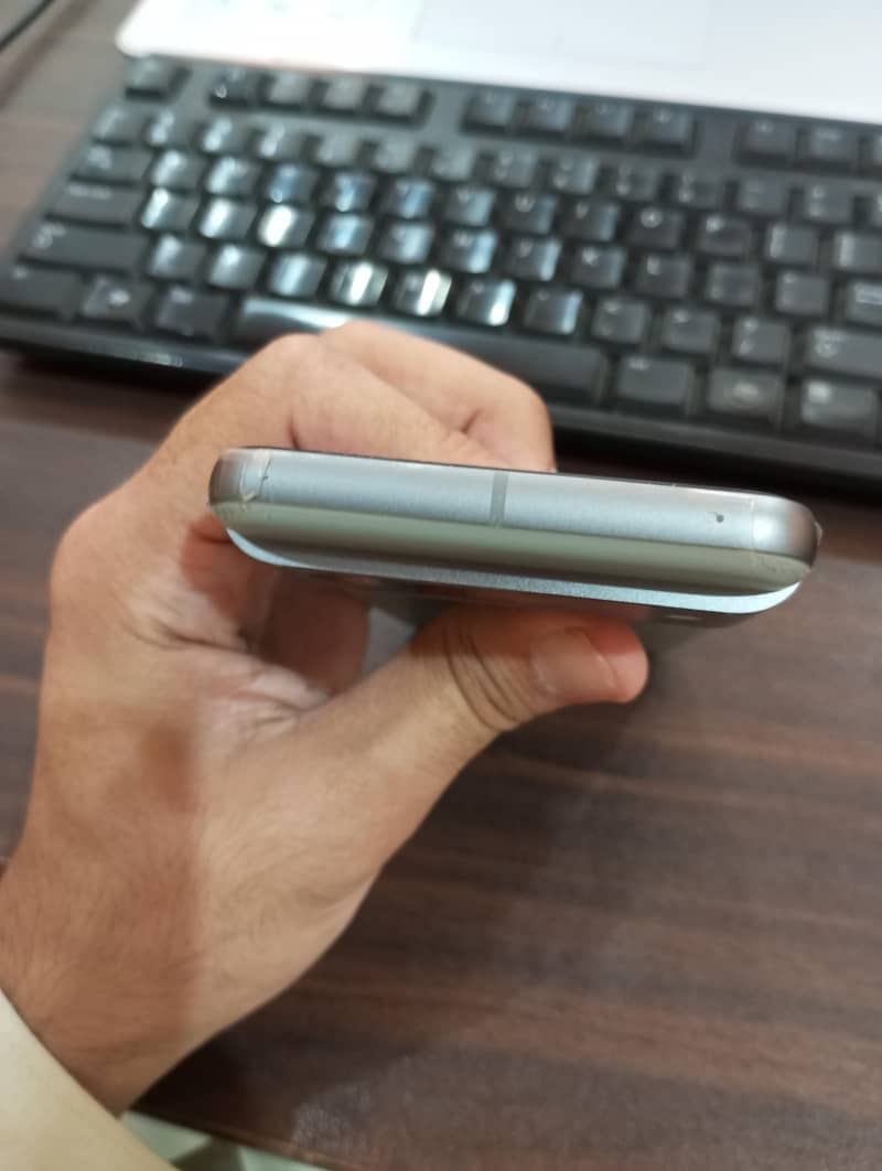 Google Pixel 8 4