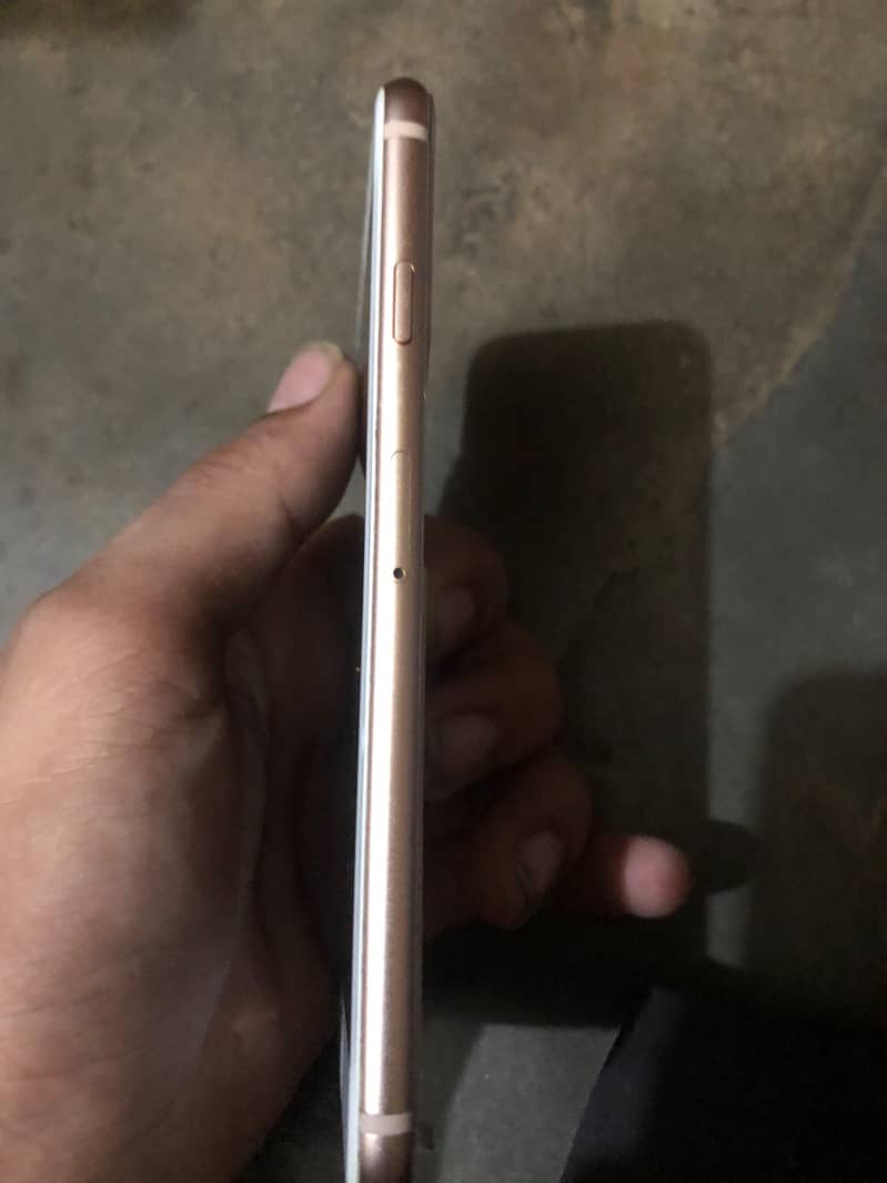 Apple iPhone 8 1