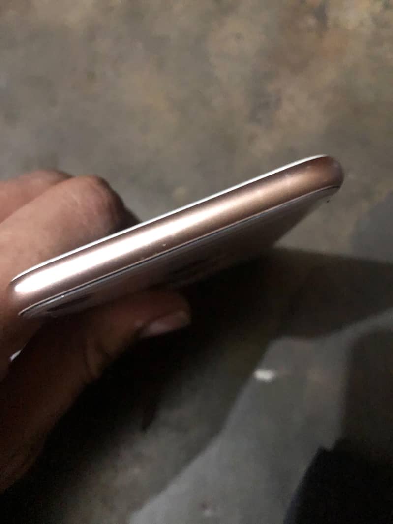 Apple iPhone 8 3