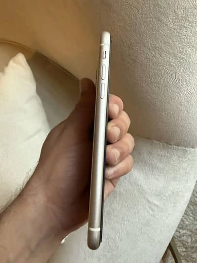 Apple iPhone 11 (Factory Unlocked)
