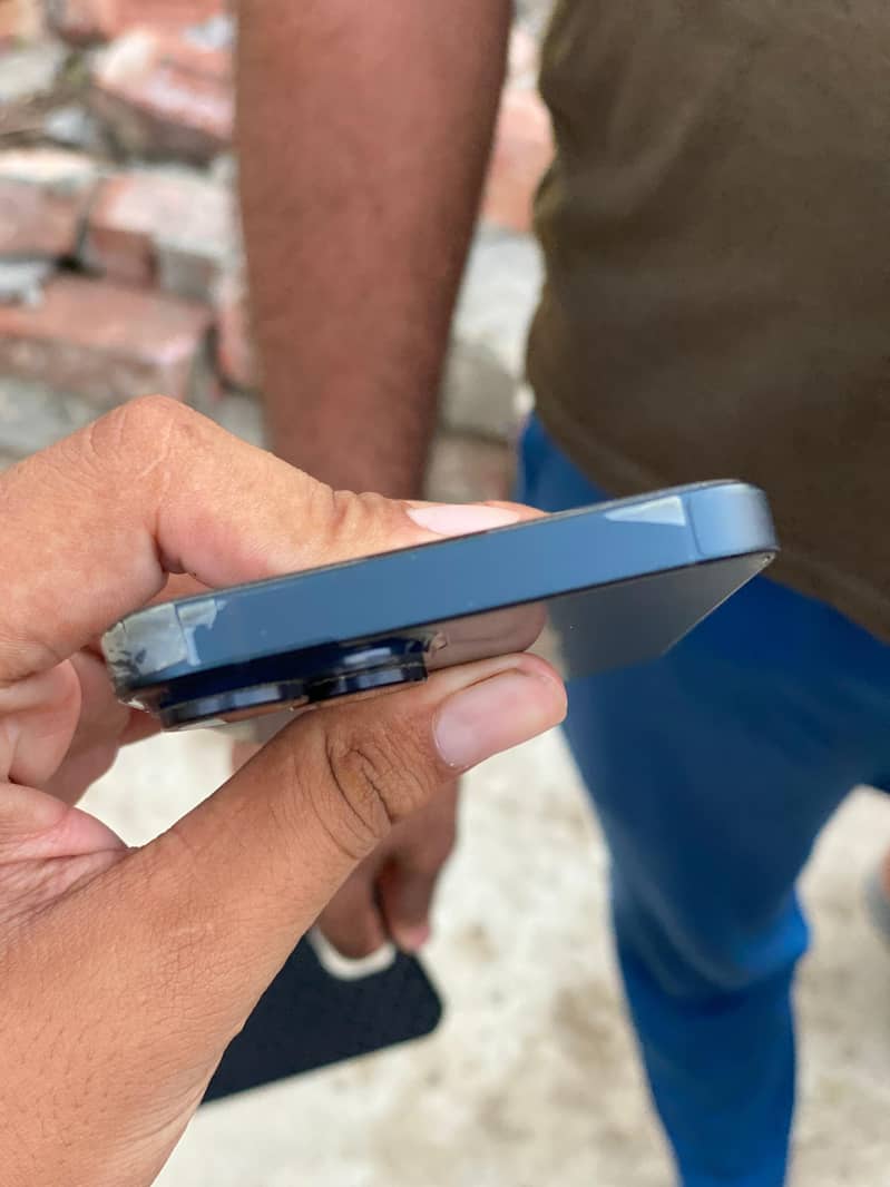 Apple iPhone 14 4