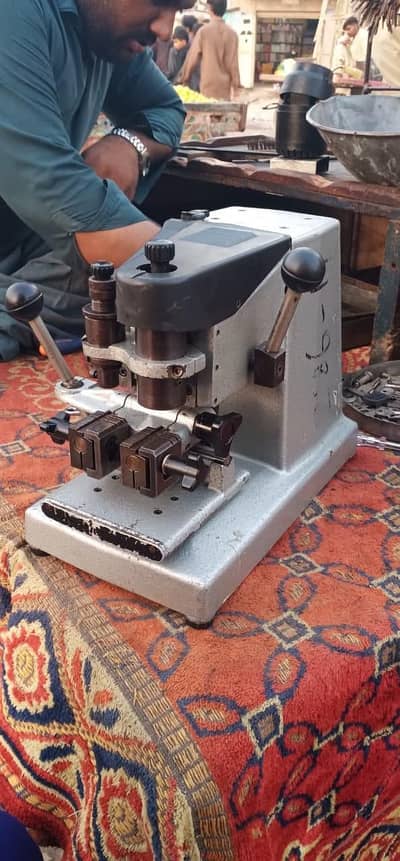 Key Cutting machine