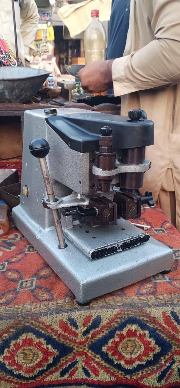 Key Cutting machine 1
