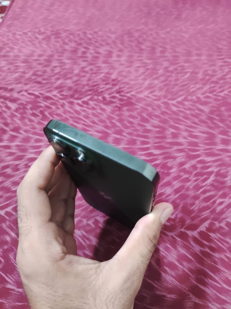 Apple iPhone 13 Pro Max 4