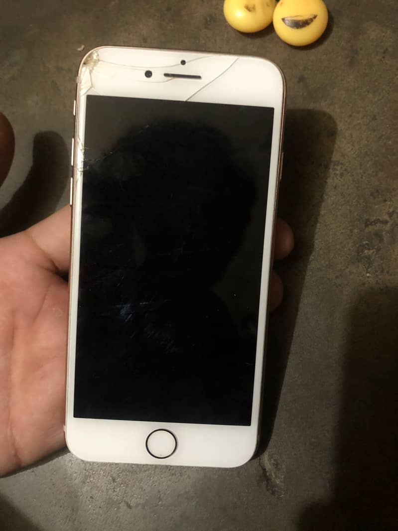 Apple iPhone 8 4
