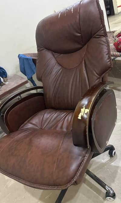Executive Office/Boss Chair for Sale – Great Condition!