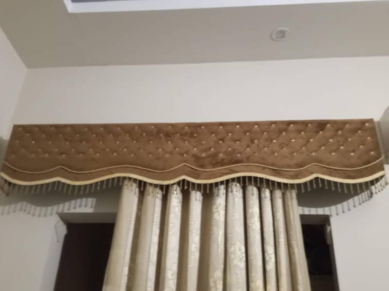 curtain's frame 0