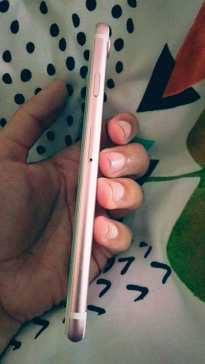 Apple iPhone 7 1
