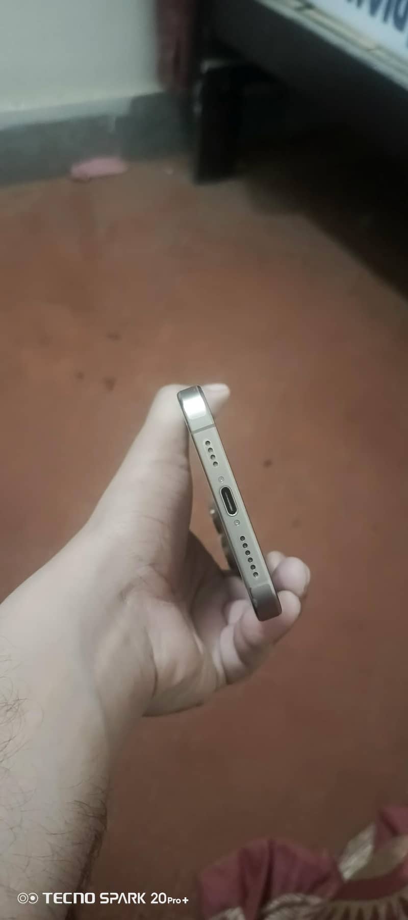 iPhone 16 Pro Max 1
