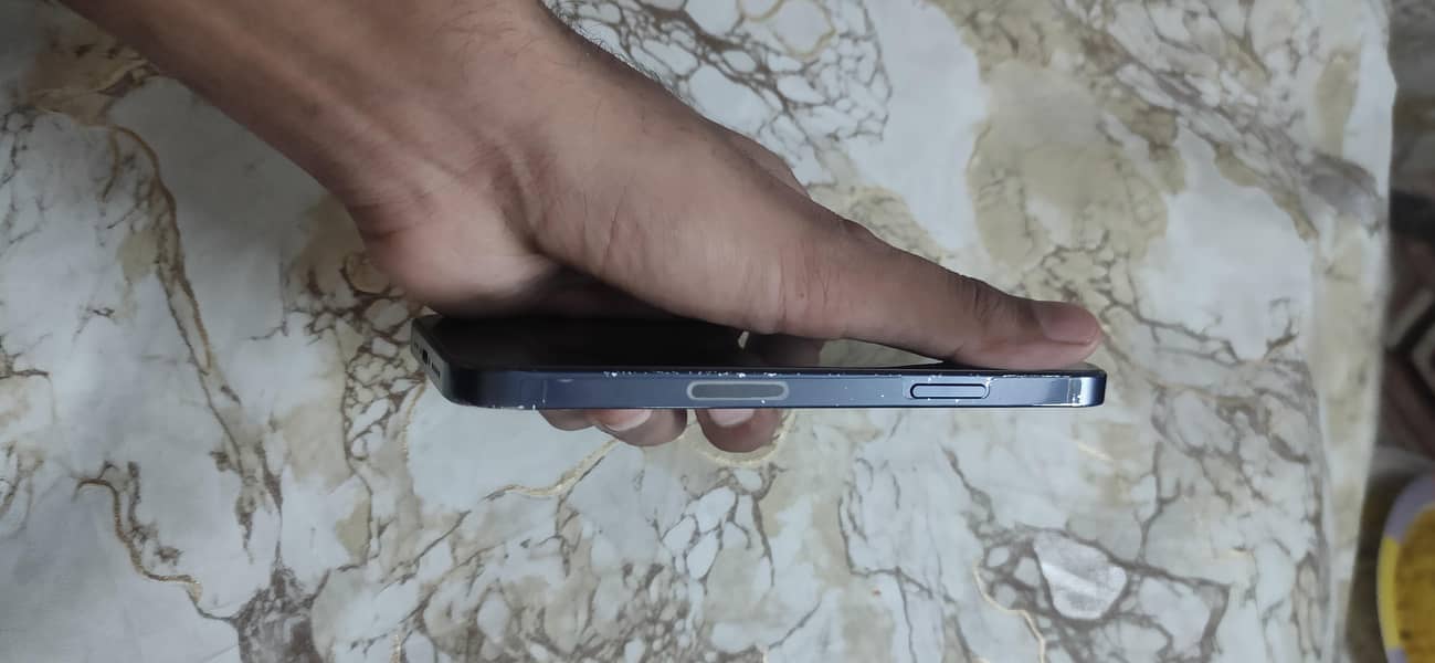 Apple iPhone 12 4