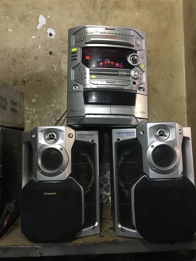 PANASONIC MINI HIFI MUSIC SYSTEM WITH TWO SUPER WOOFERS, CD, CASSETTE