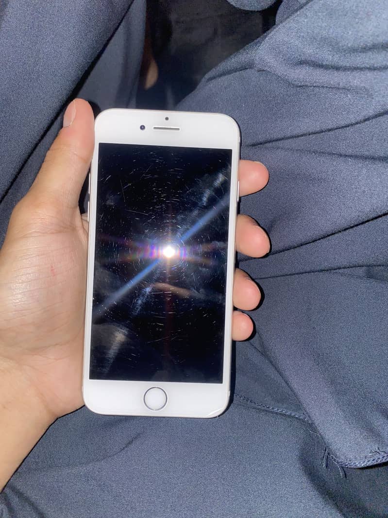 Apple iPhone 7 0