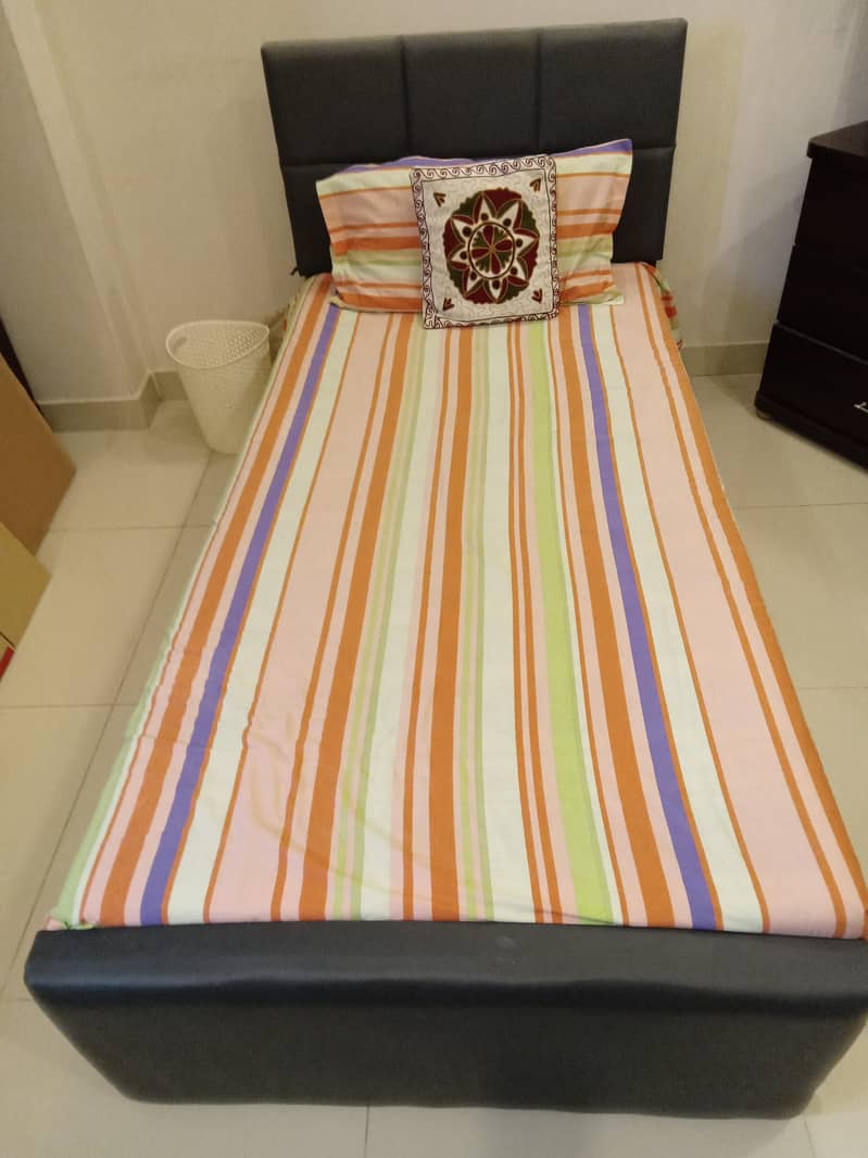 Single Bed & Dressing Table 0