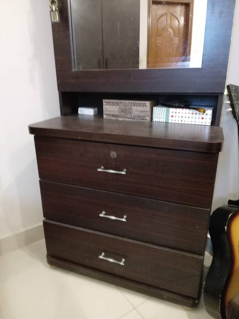 Single Bed & Dressing Table 1