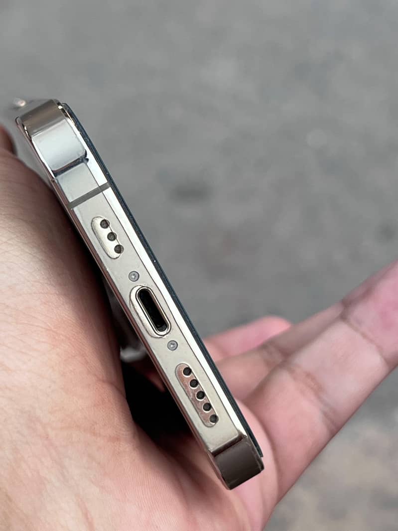 Apple iPhone 13 Pro 3