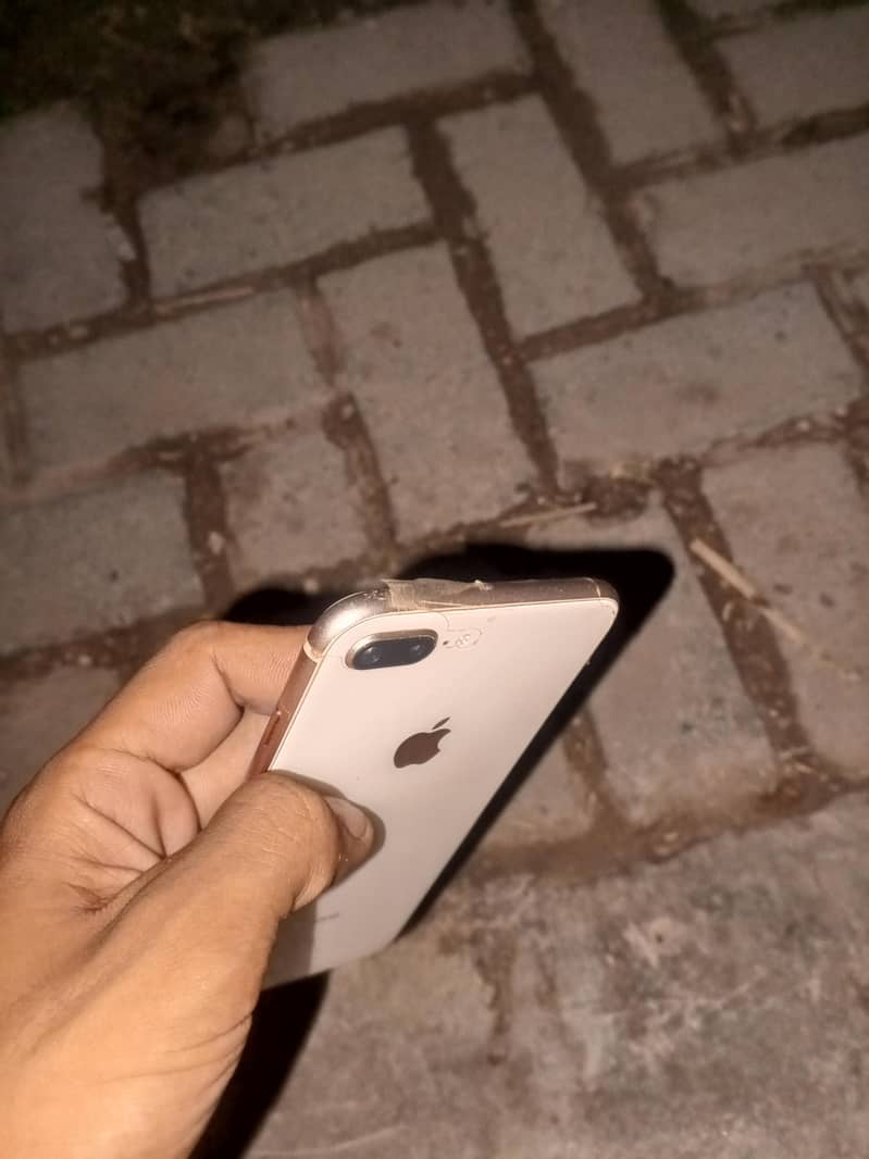 Apple iPhone 8 Plus 1