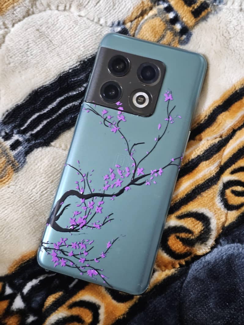 One Plus 10 Pro 4