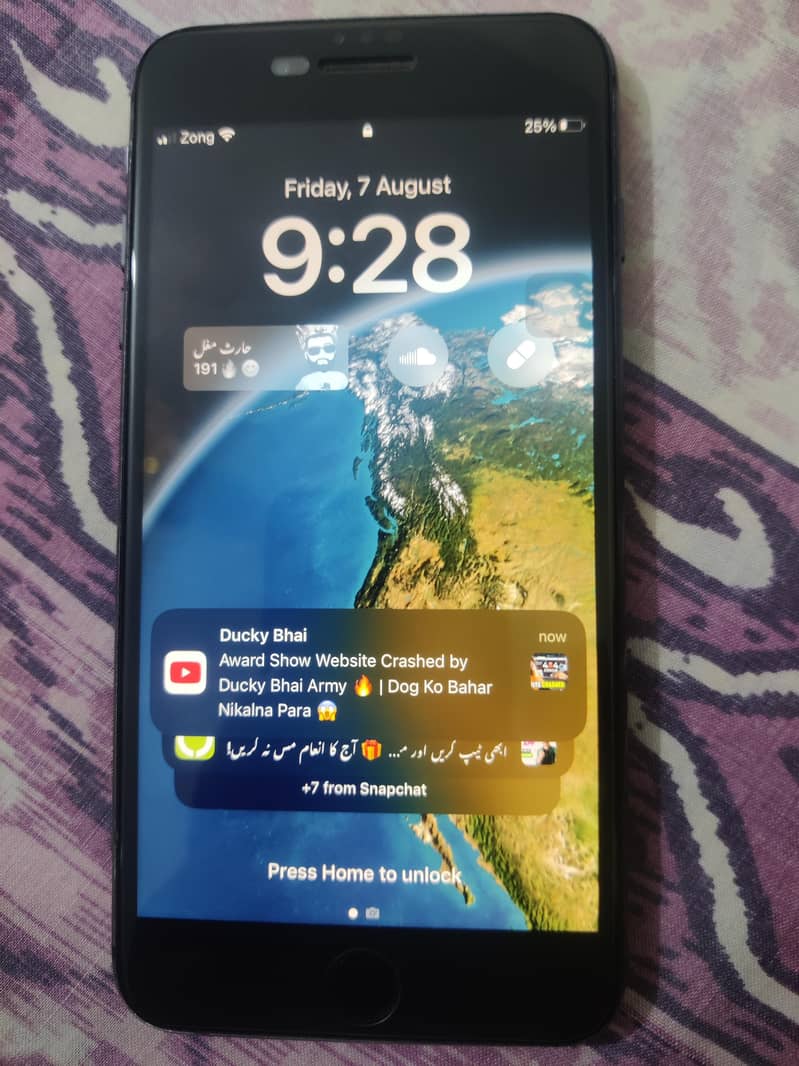 Apple iPhone 8 Plus 1
