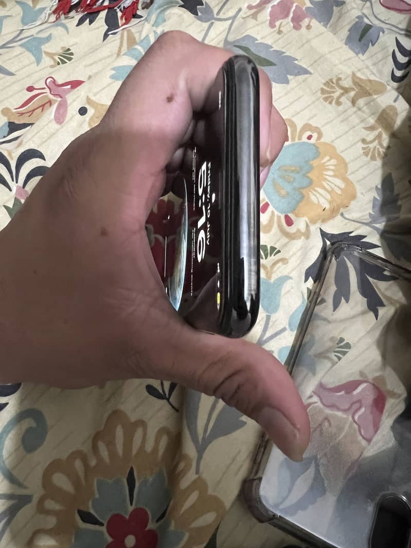 Apple iPhone X 5