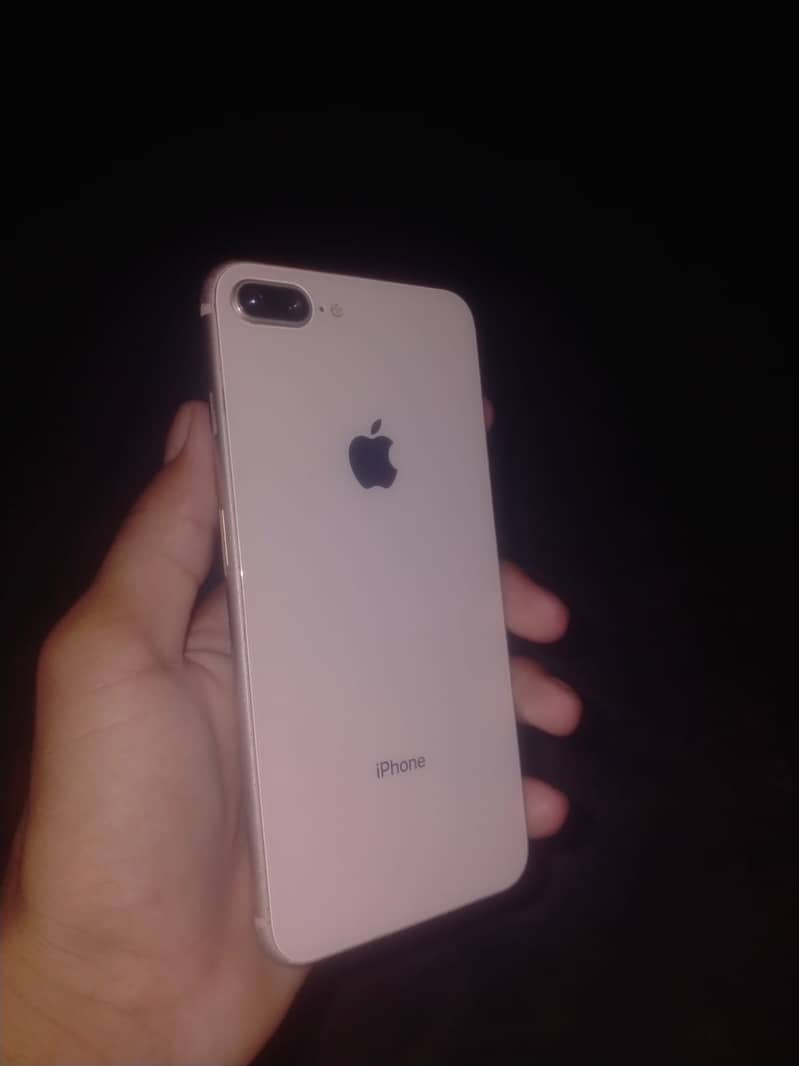 Apple iPhone 8 Plus 1
