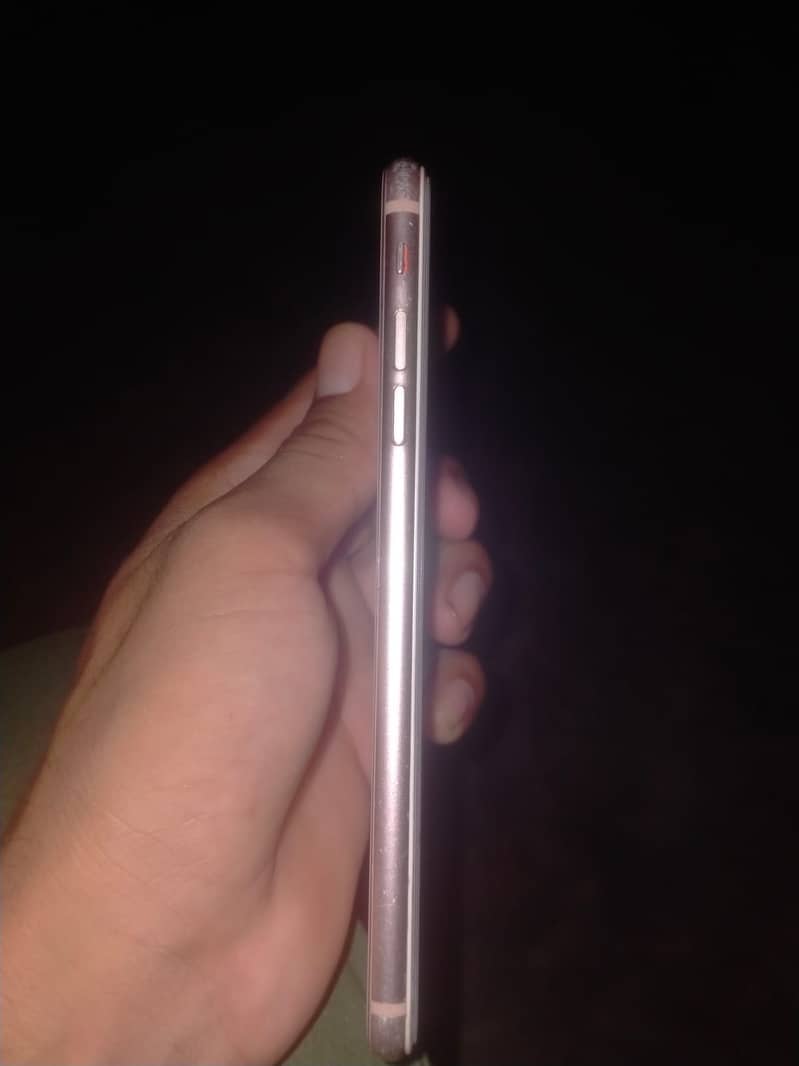Apple iPhone 8 Plus 4