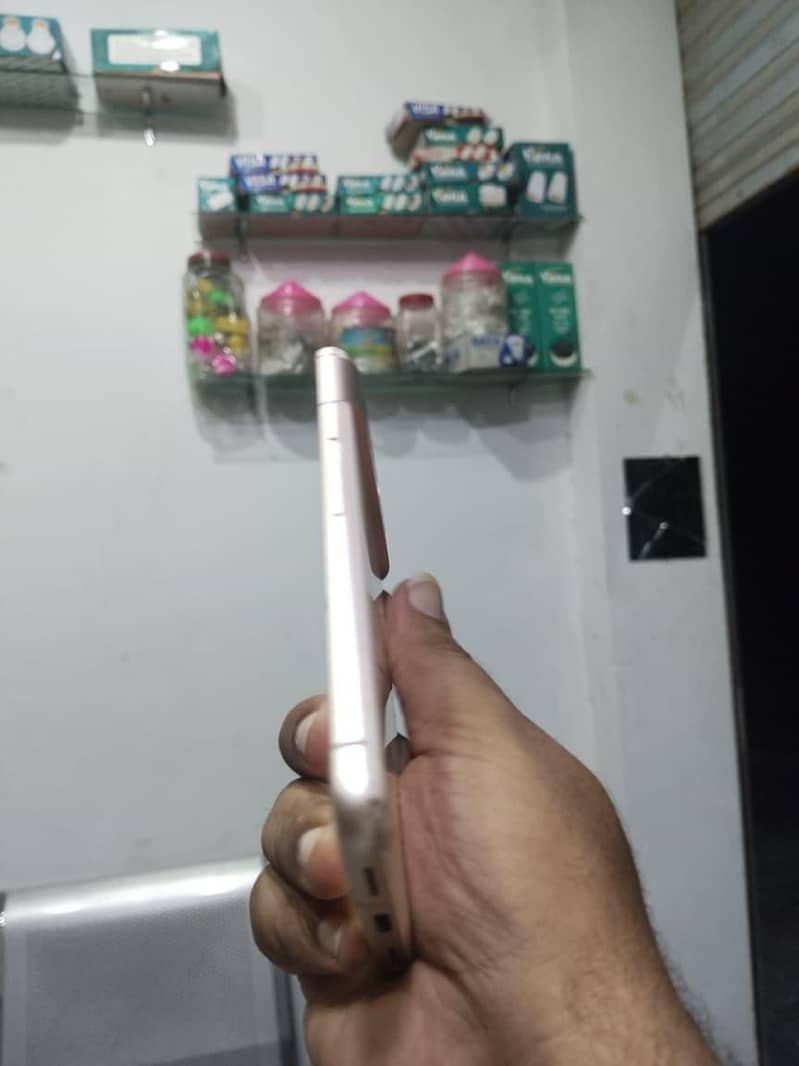 Google Pixel 8 4
