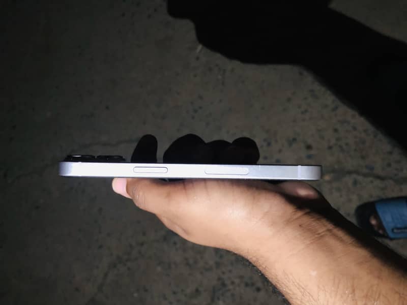 Apple iPhone 14 3