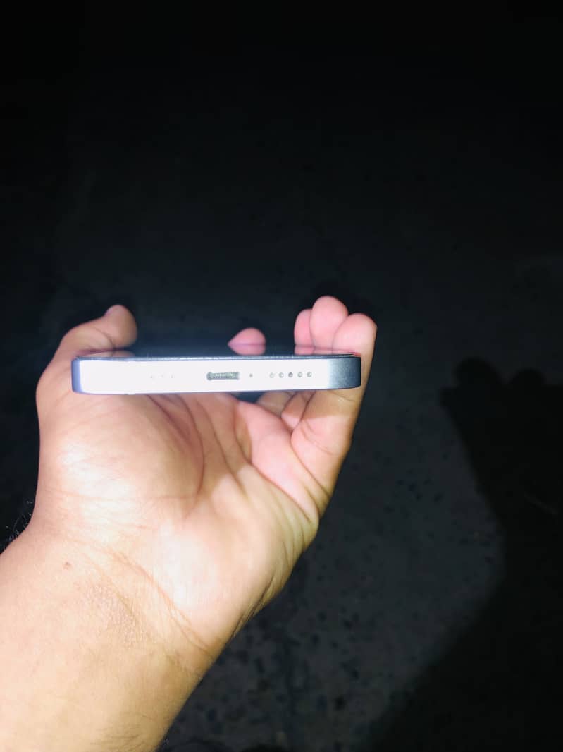 Apple iPhone 14 4